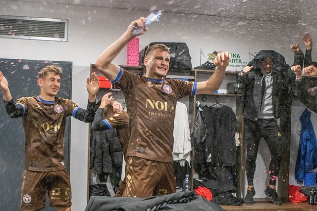 白色战袍是 白色战袍是